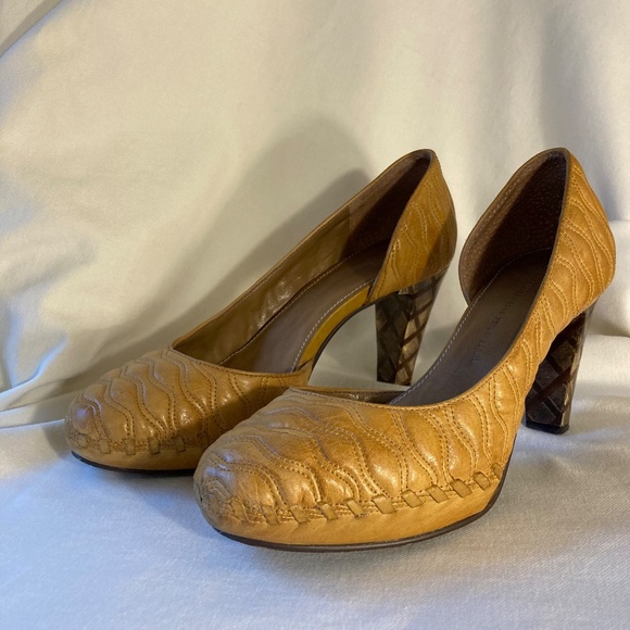 Schuler & Sons pumps, gold leather, size 9.5B